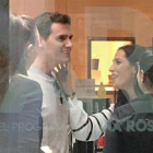 Albert Rivera y Malú, en un centro comercial.-TELE 5