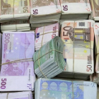 Fajos de billetes de euro.-ANDREA COMAS (REUTERS)