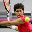 Carla Suárez se prepara para devolver una bola.-AFP