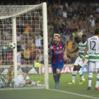 Neymar y Messi celebran el segundo gol del Barça, ayer ante el Celtic.-JORDI COTRINA