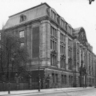 Imagen de la sede central de la Gestapo en el numero 8 de la Prinz Albrecht Strasse de Berlin, destruida en los bombardeos 1945, del libro de Frank McDonough.-