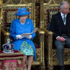 La reina Isabel II, durante su discurso inaugural en el Parlamento de Westminster.-REUTERS / STEFAN ROUSSEAU