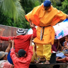 Evacuación de ciudadanos en Filipinas ante la llegada del tifón Nock-Ten, este domingo.-AFP