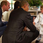 El príncipe George recibe a Obama en pijama.-EFE