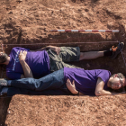 Reconstrucción de dos enterramientos en La Riba.-AMRD