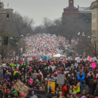 Cientos de miles de manifestantes ocupan las calles durante la Marcha de Mujeres en Washington, el 21 de enero.-REUTERS / BRYAN WOOLSTON