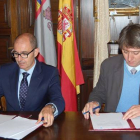 Firma del convenio esta mañana.-IBERAVAL