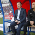 Juan Ignacio Martínez, JIM, antes de comenzar el partido entre el Almería y el Levante.-Foto: EFE / CARLOS BARBA