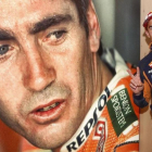 Marc Márquez, junto a un retrato histórico de Mick Doohan, en Spielberg.-REPSOL MEDIA / JAIME OLIVARES