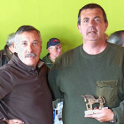 Arrondo recoge el premio de campeón. / Delegación Soriana de Caza-