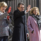 El expresident Artur Mas, la exvicepresidenta Joana Ortega y la exconsellera Irene Rigau, tras su declaración por el 9-N, en febrero del 2017.-FERRAN SENDRA