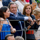 María Dolores de Cospedal y su esposo, Ignacio López del Hierro.-JUANJO MARTIN (EFE)