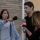 Dos de los detenidos puestos en libertad tras los atentados, Mohamed Aalla y Salah El Karib, acudieron a comisaría esta mañana.-ATLAS