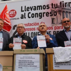 Toxo y Álvarez en las puertas del Congreso.-JUAN MANUEL PRATS