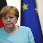 El rostro de la cancillera alemana, Angela Merkel, muestra su decepción ante el resultado del referéndum.-HANNIBAL HANSCHKE