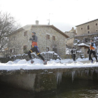 Los participantes corrieron sobre la nieve que dejó el temporal de la noche anterior y haciendo frente a las inclemencias del tiempo.-LUIS ÁNGEL TEJEDOR