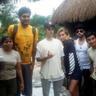 Justin Bieber y sus acompañantes en México.-EFE