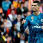 Cristiano Ronaldo celebra su primer gol ante el Valencia.-EFE