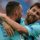 Messi celebra con Alcácer el segundo gol del Barça ante el Alavés-VINCENT WEST