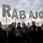 Trabajadores de Navantia de San Fernando (Cádiz), durante una manifestación en diciembre del 2013, en la que pedían más trabajo.-EFE / ROMÁN RÍOS