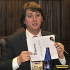 Carlos Martínez Mínguez durante un momento del pleno. / VALENTÍN GUISANDE-