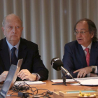 El presidente de Colonial, Juan José Bruguera (i), y el consejero delegado, Pere Viñolas (d), en rueda de prensa.-ANDREA ZAMORANO (ACN)