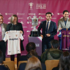 Imagen del sorteo de las semifinales de la Copa de la Reina en Granada.-EL PERIÓDICO