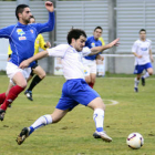 Un jugador del Almazán durante el encuentro disputado ayer. / ÁLVARO MARTÍNEZ-
