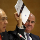 El secretario general de la OCDE, Ángel Gurría, y el ministro de Economía, Luis de Guindos, en una imagen de archivo de septiembre del 2014.-JOSE LUIS ROCA