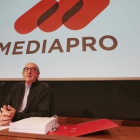 Jaume Roures, durante la rueda de prensa en la que ha explicado los motivos de la querella contra Sandro Rosell y el Barça por espionaje.-RICARD FADRIQUE