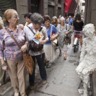 Turistas del Imserso por las calles de Barcelona.-JOAN PUIG (ARCHIVO)