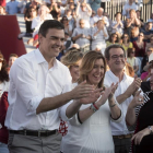 El secretario general del PSOE, Pedro Sánchez,  junto a la presidenta de Andalucía, Susana Díaz, en un acto preelectoral este lunes en Andalucía.-MIGUEL ÁNGEL MOLINA / EFE