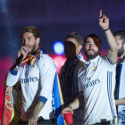 El capitán del Madrid, Sergio Ramos, celebrando el título de Liga en Cibeles.-GETTY IMAGES