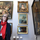 La ministra de cultura de Francia, Francoise Nyssen, junto la presidente del Louvre, Jean-Luc Martinez, visitan la exposición.-AFP / ALAIN JOCARD