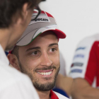 Andrea Dovizioso sonríe tras lograr el podio en Doha, Catar.-MIRCO LAZZARI