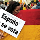 Imagen de la manifestación convocada por Movimiento Cívico de España y Catalanes en septiembre 2017.-/ JUAN CARLOS CARDENAS (EFE)