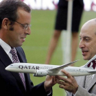 Sandro Rosell y el consejero delegado de Qatar Airways Akbar Al Albaker.-EFE / ALBERT OLIVÉ