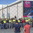 Los trabajadores de Nissan, a las puertas de la fábrica de Ávila, en una imagen de archivo. --ICAL