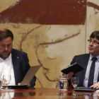 Oriol Junqueras y Carles Puigdemont, en una reunión del Consell Executiu.-ALBERT BERTRAN