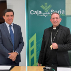 El presidente de Caja Rural y el Obispo de Osma-Soria durante el acto de firma del convenio. HDS