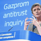 La comisaria europea de Competencia, Margrethe Vestager, anuncia la demanda contra Gazprom, ayer.-AFP / EMMANUEL DUNAND