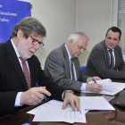 Aparicio, Gutiérrez y Bonilla tras la firma del convenio.-VALENTÍN GUISANDE
