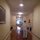 La UME limpiando la residencia de Tardelcuende.-HDS