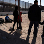 Inmigrantes centroamericanos detenidos por la patrulla Fronteriza de EEUU.-AFP
