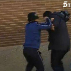 Captura del vídeo de la agresión a un cámara de Mediaset en Madrid.-Foto: MEDIASET