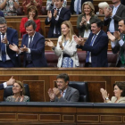 Los parlamentarios del PP aplauden al ministro de Hacienda, Cristóbal Montoro, en el pleno de aprobación de los Presupuestos del 2017, el pasado 31 de mayo.-/ JUAN MANUEL PRATS