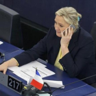 La europarlamentaria Marine Le Pen, ayer, en la Cámara de Estrasburgo.-REUTERS / VINCENT KESSLER