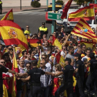 La tensión a las puertas del pabellón Siglo XXI, donde tiene lugar la asamblea extraordinaria de los cargos públicos y parlamentarios de la confederación de Unidos Podemos, ha crecido a lo largo de la mañana-EFE