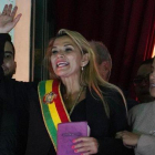 La senadora opositora Jeanine Añez asume la presidencia interina de Bolivia.-EFE
