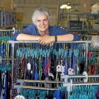 Henar Alonso-Pimentel muestra algunos de los bañadores de Rainbowwear.-Pablo Requejo